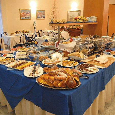 פורמיג'ינה Hotel La Fenice מראה חיצוני תמונה