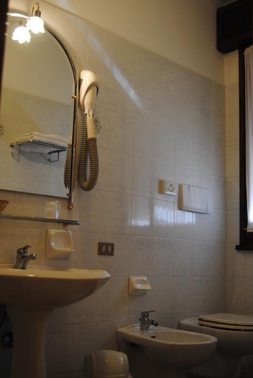פורמיג'ינה Hotel La Fenice חדר תמונה