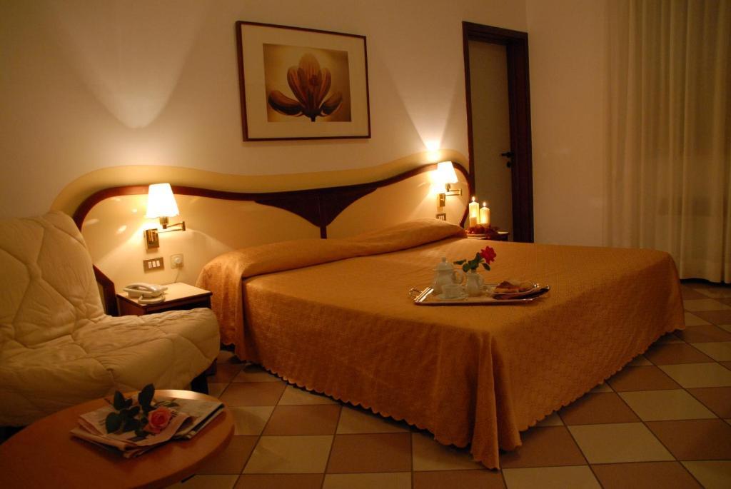 פורמיג'ינה Hotel La Fenice חדר תמונה