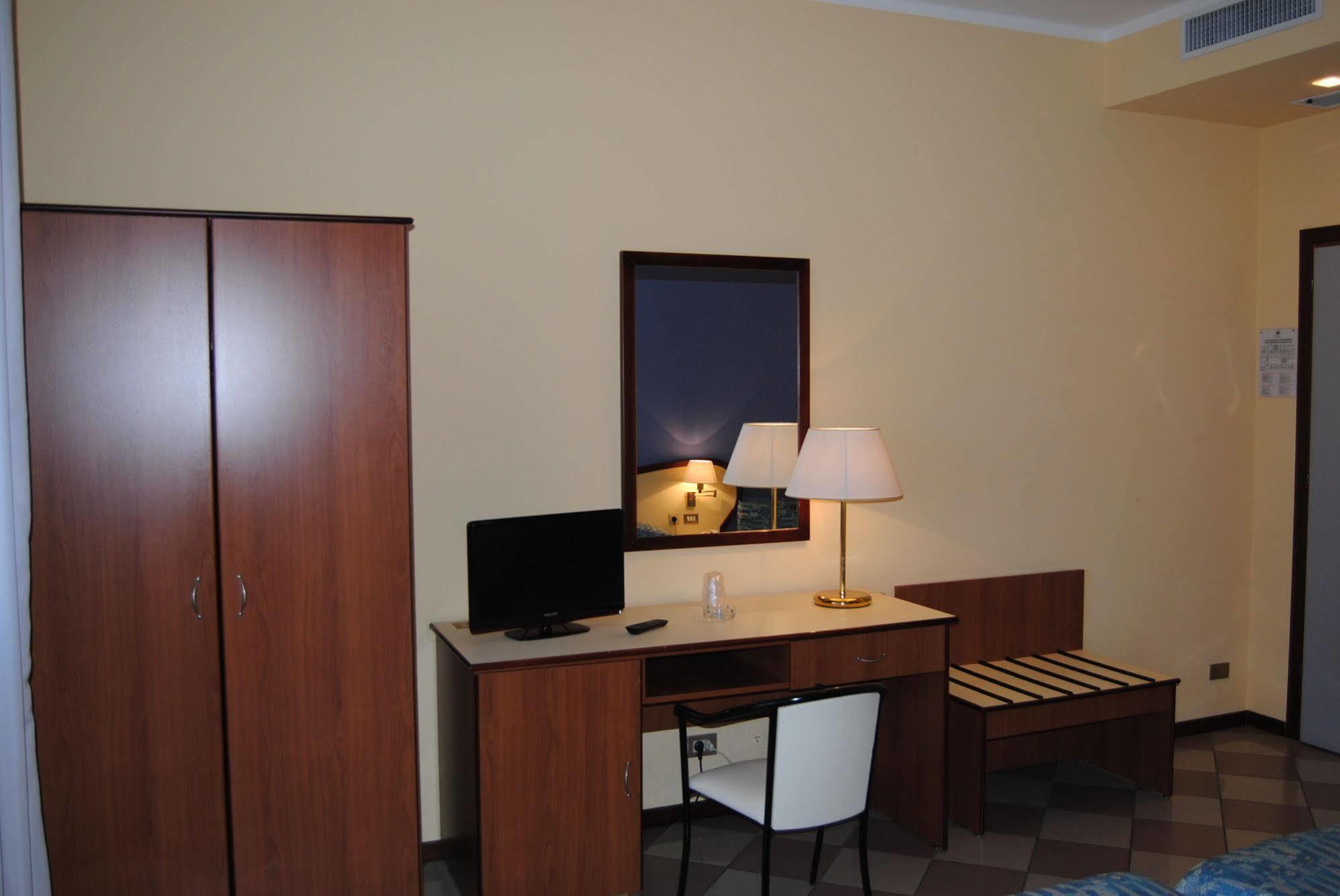 פורמיג'ינה Hotel La Fenice מראה חיצוני תמונה