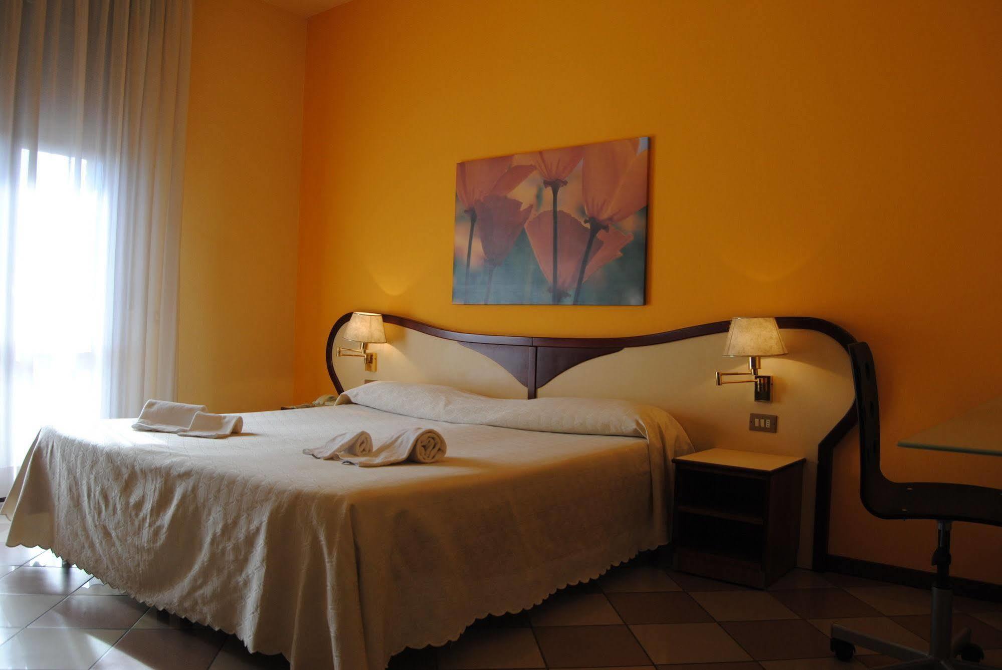 פורמיג'ינה Hotel La Fenice מראה חיצוני תמונה
