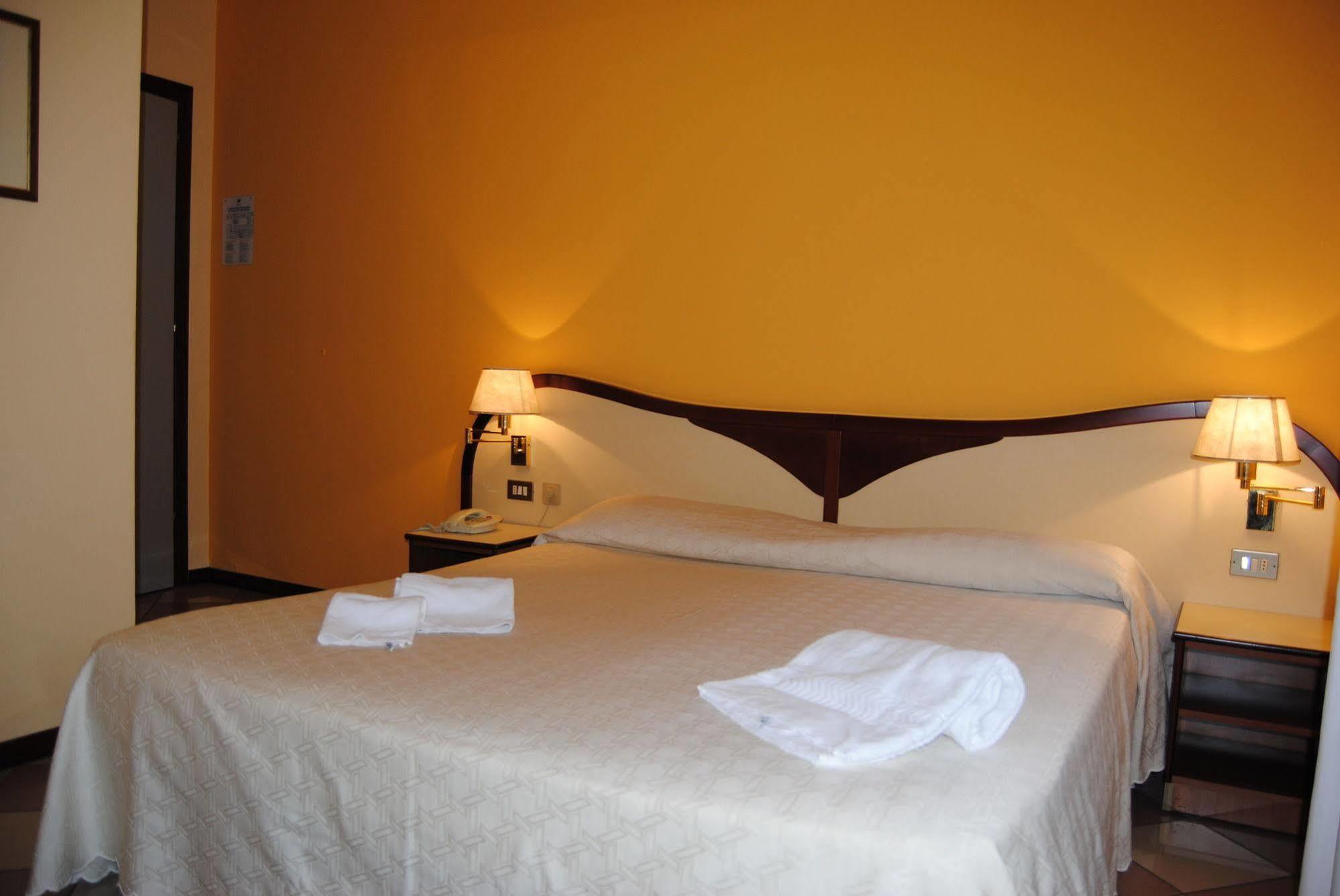פורמיג'ינה Hotel La Fenice מראה חיצוני תמונה