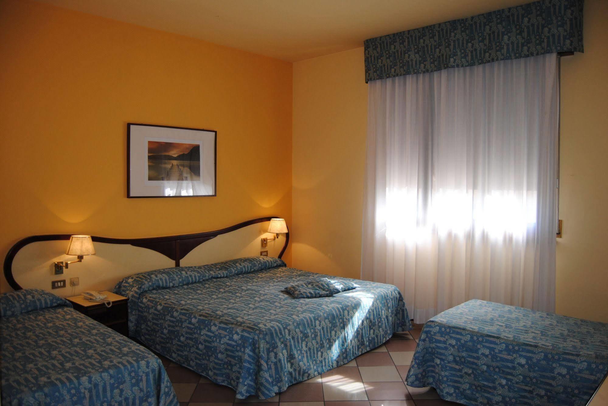 פורמיג'ינה Hotel La Fenice מראה חיצוני תמונה