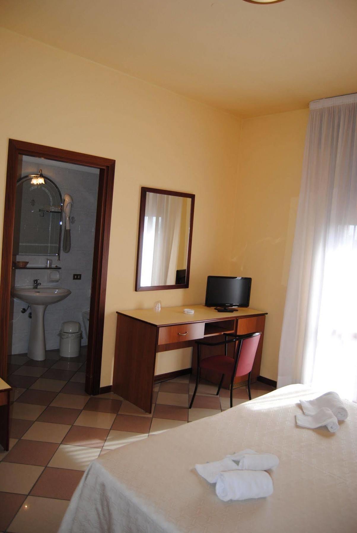 פורמיג'ינה Hotel La Fenice מראה חיצוני תמונה