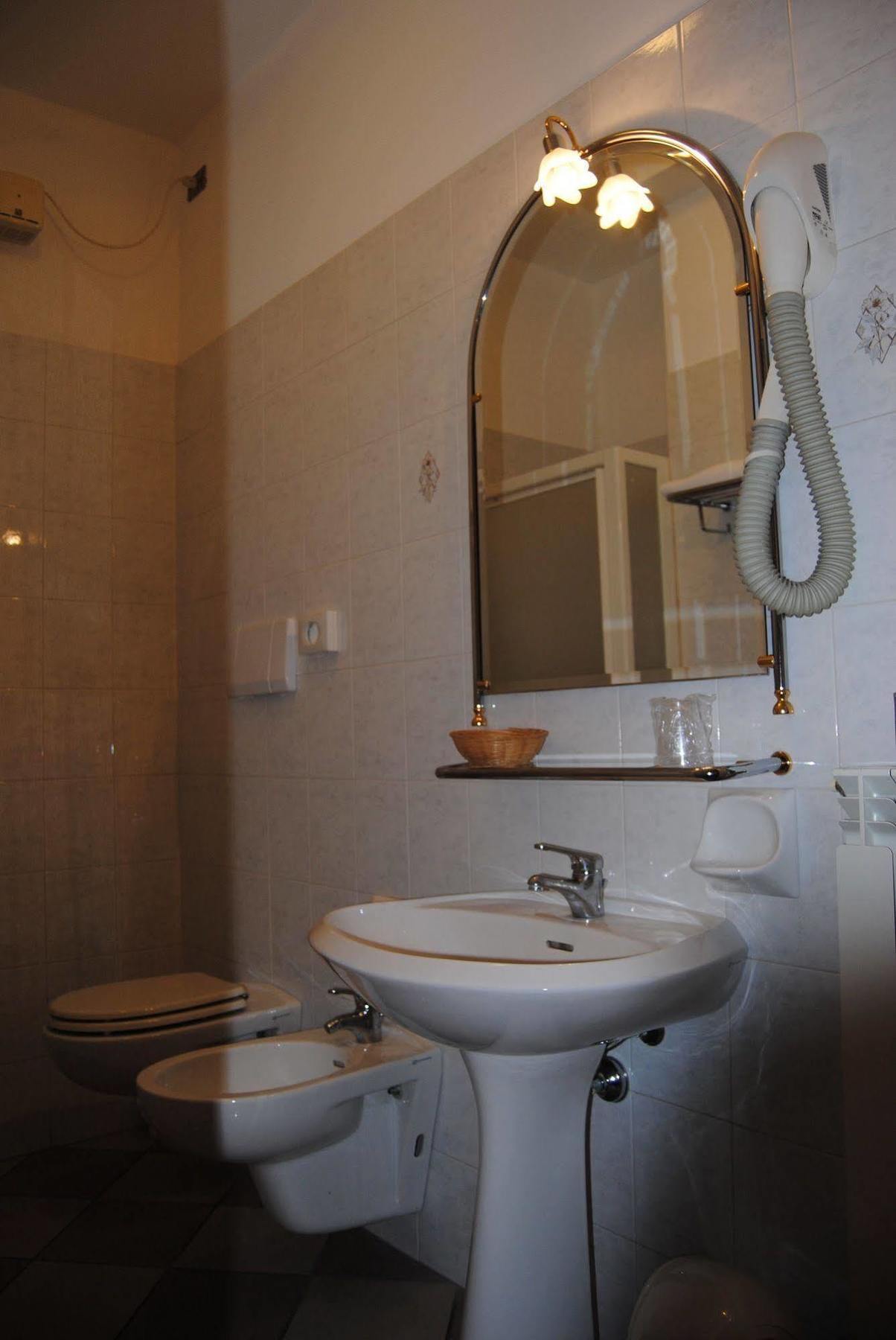 פורמיג'ינה Hotel La Fenice מראה חיצוני תמונה