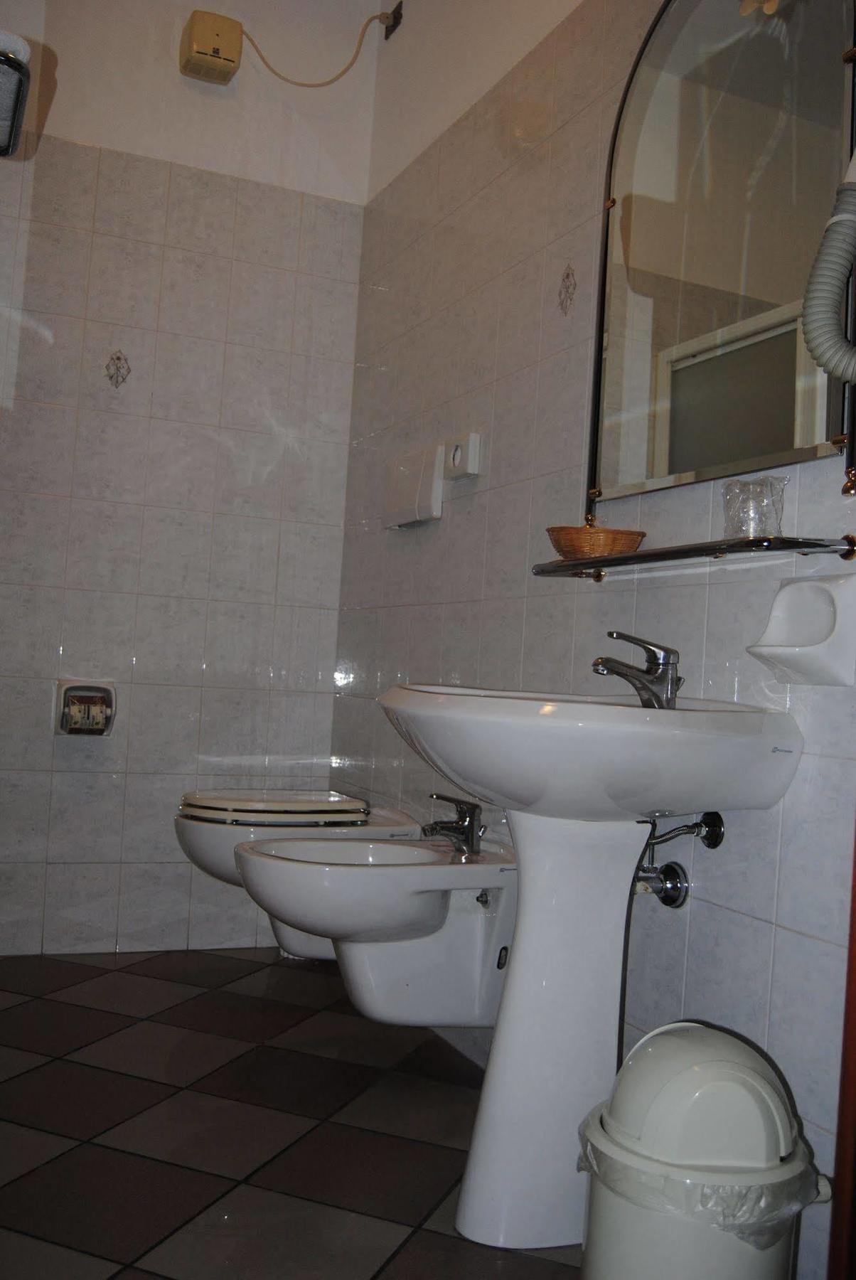 פורמיג'ינה Hotel La Fenice מראה חיצוני תמונה