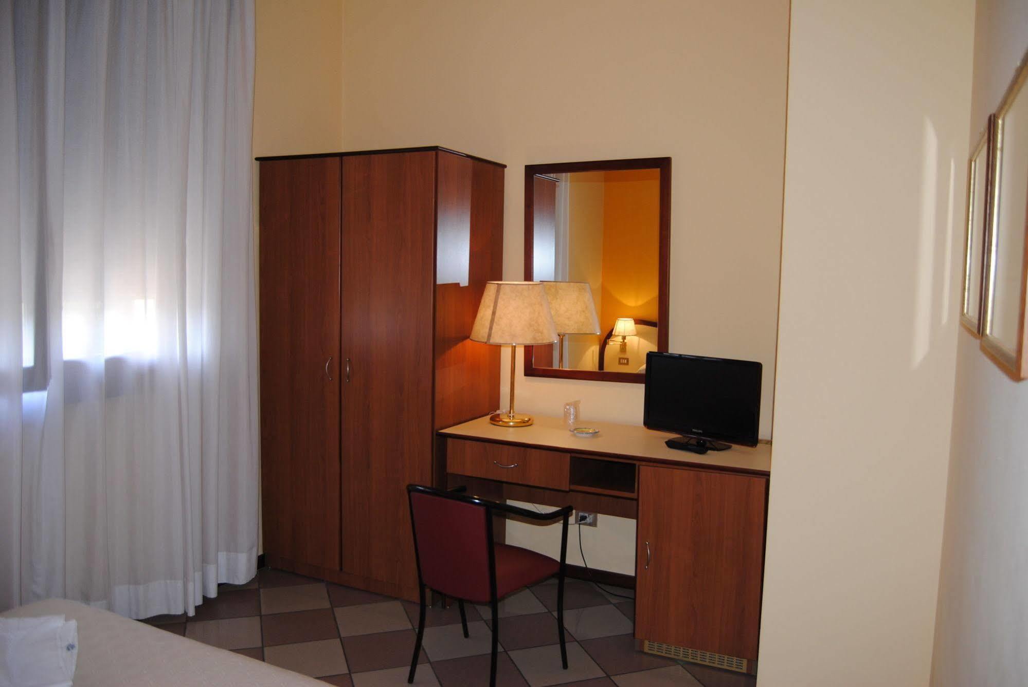 פורמיג'ינה Hotel La Fenice מראה חיצוני תמונה