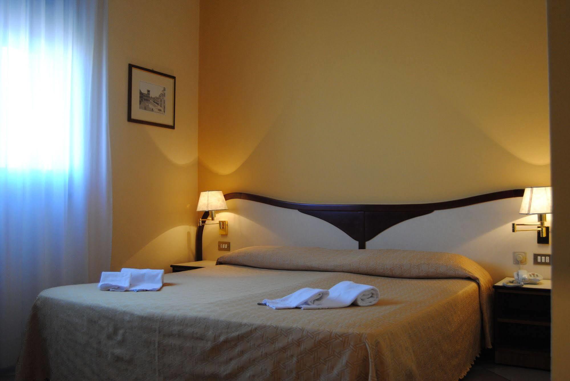 פורמיג'ינה Hotel La Fenice מראה חיצוני תמונה
