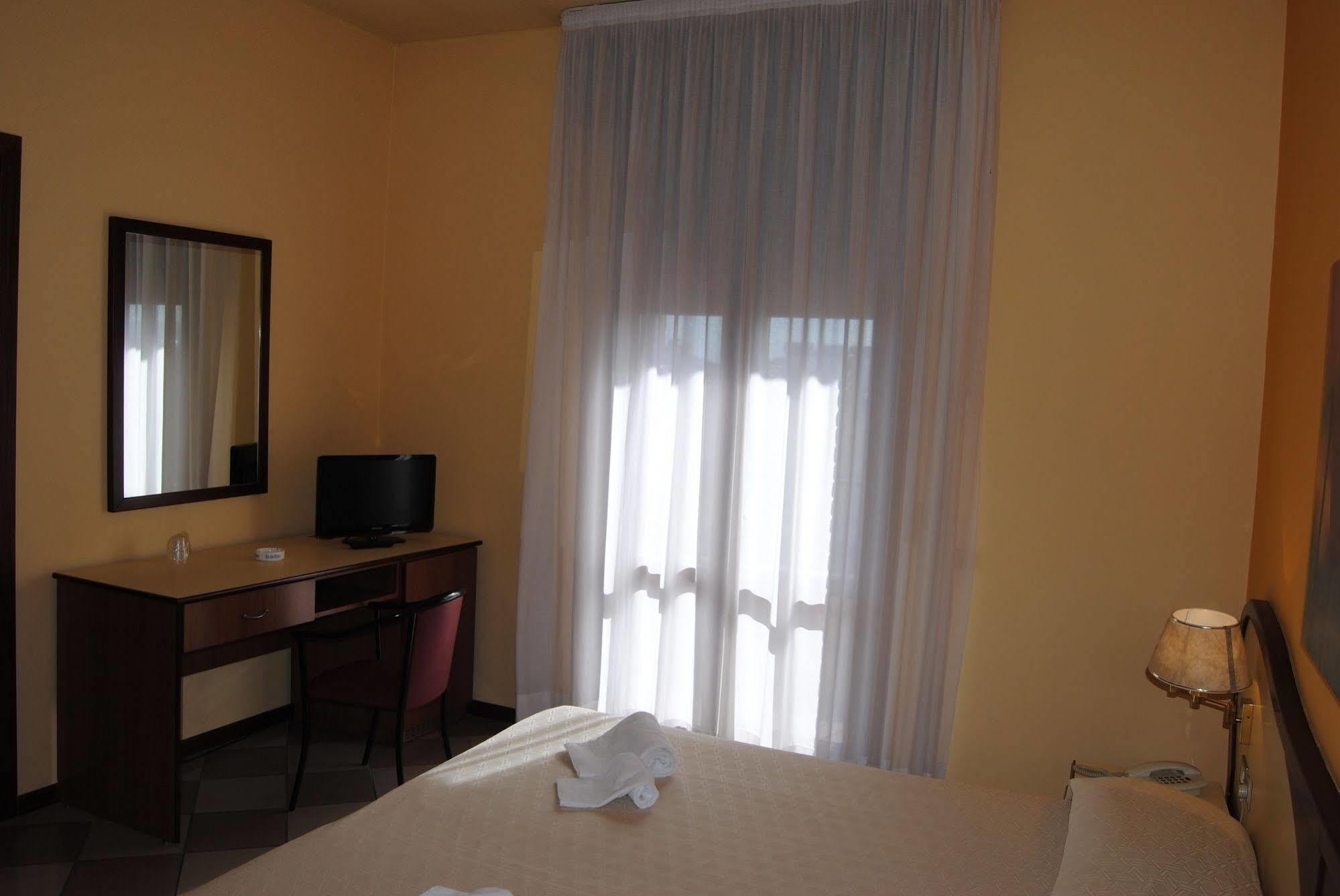 פורמיג'ינה Hotel La Fenice מראה חיצוני תמונה