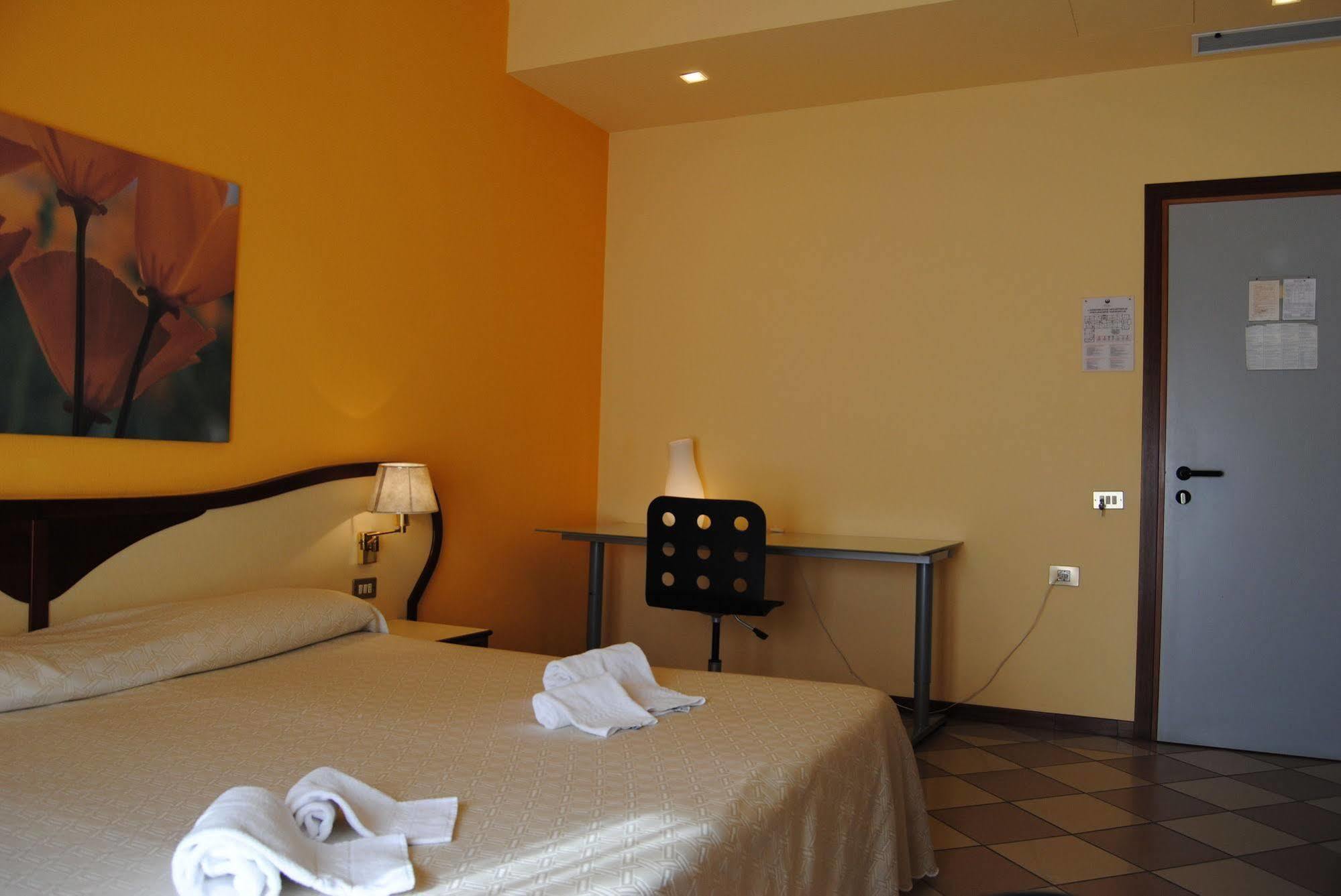 פורמיג'ינה Hotel La Fenice מראה חיצוני תמונה