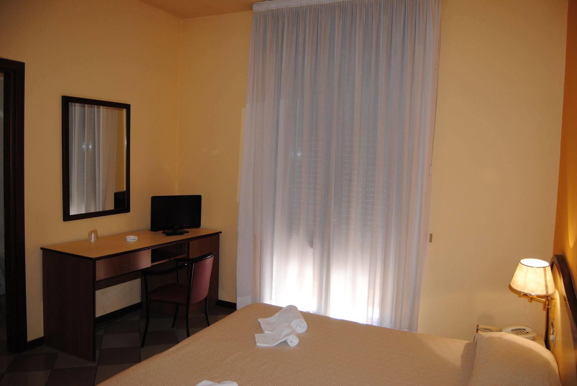 פורמיג'ינה Hotel La Fenice מראה חיצוני תמונה