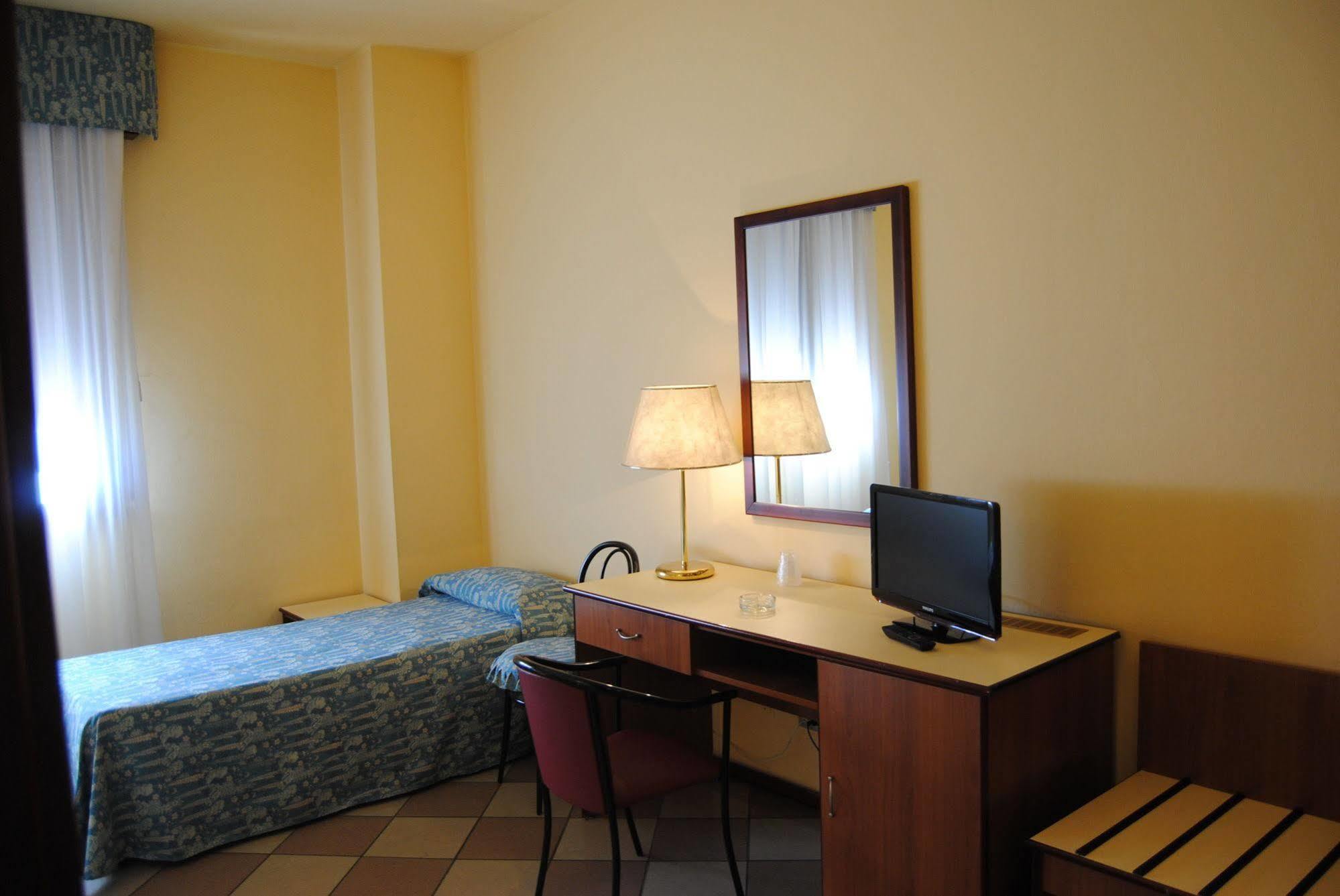 פורמיג'ינה Hotel La Fenice מראה חיצוני תמונה