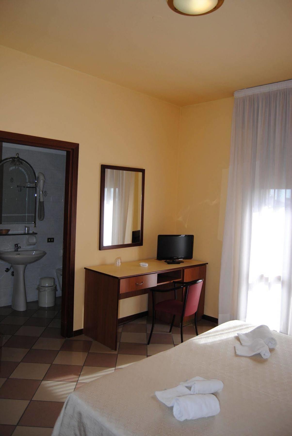 פורמיג'ינה Hotel La Fenice מראה חיצוני תמונה